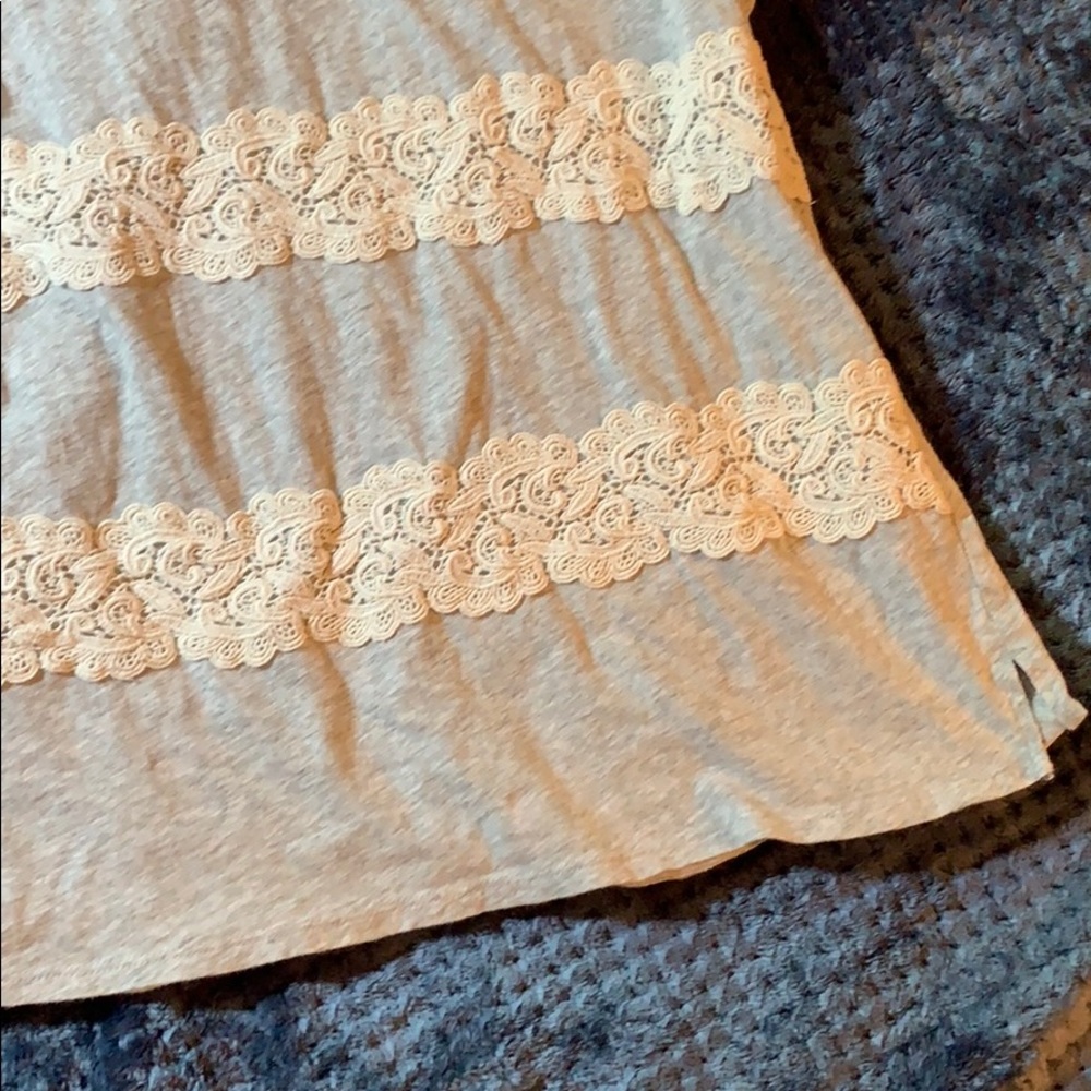 A super cute LOFT top! - Picture 3 of 6